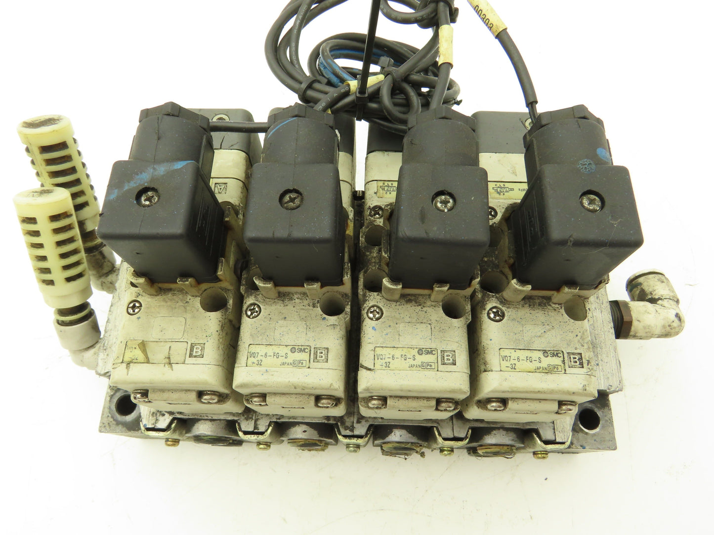 SMC VQ7-6-FG-S-3Z  4-Station Pneumatic Solenoid Valve Manifold 24VDC 3/8" Ports