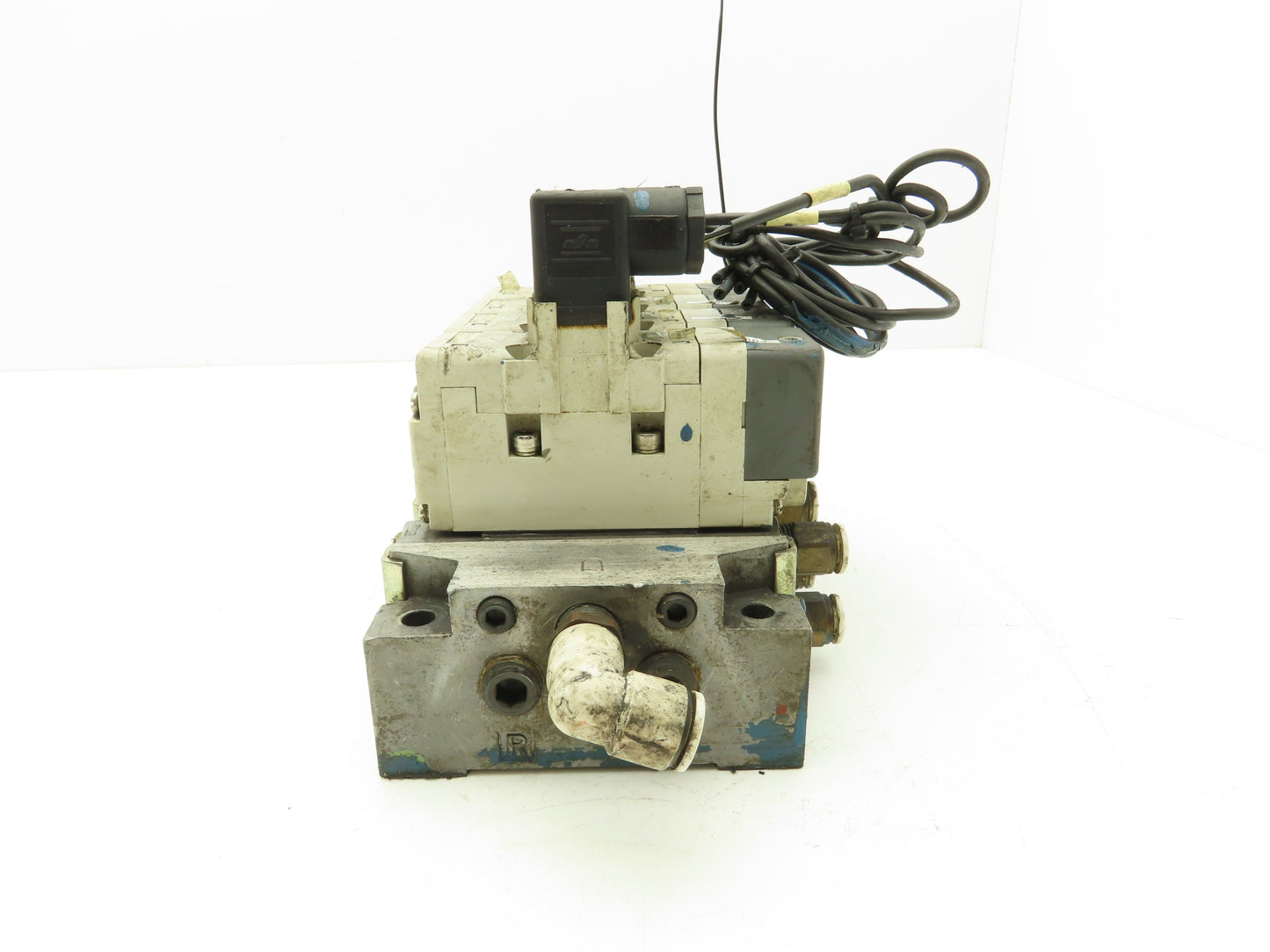 SMC VQ7-6-FG-S-3Z  4-Station Pneumatic Solenoid Valve Manifold 24VDC 3/8" Ports