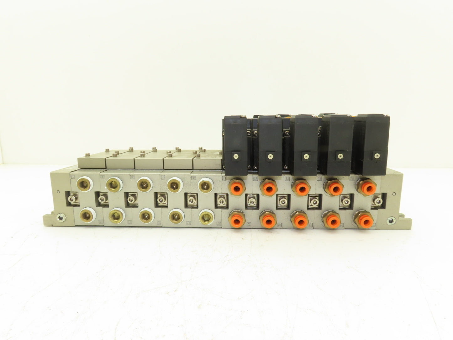 SMC NVV5FS3-01T-101  10-Station Pneumatic Solenoid Valve Manifold NVFS3300-5FZ