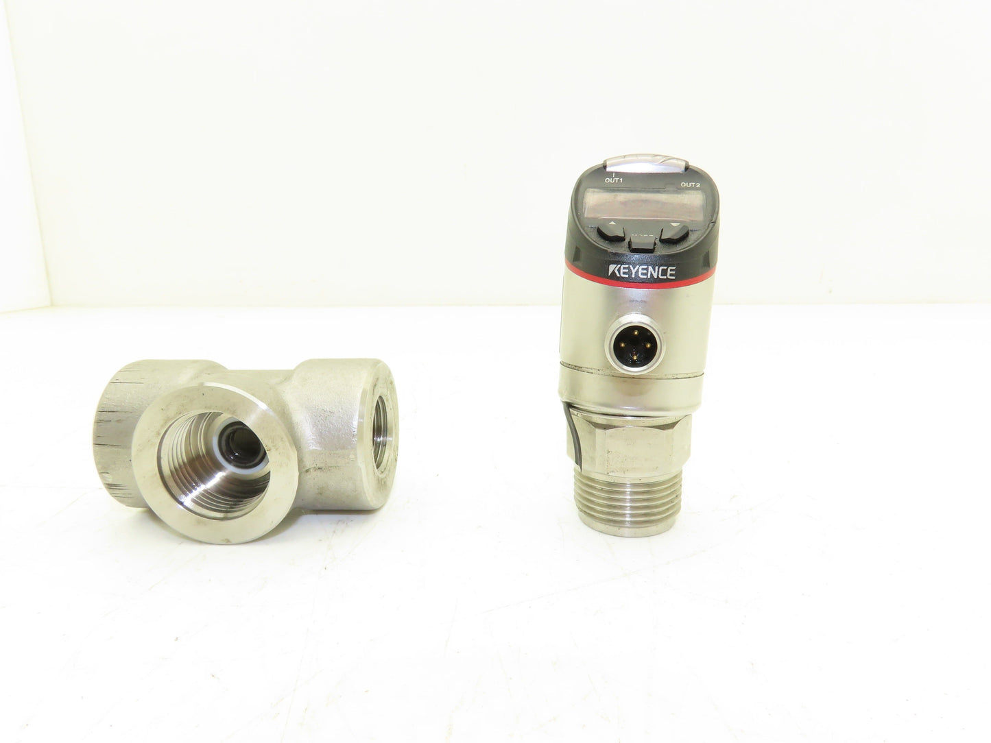 Keyence GP-M250 Digital Pressure Sensor  *Bad Seal*
