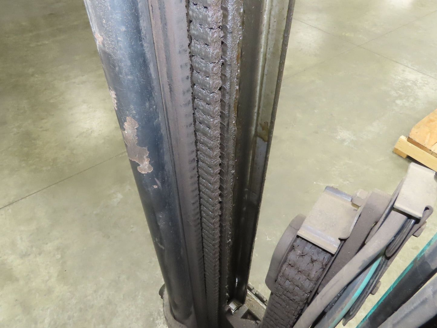 Hyster E30Z Forklift 3 Stage Mast 187" @ 2800LB From Hyster E30Z