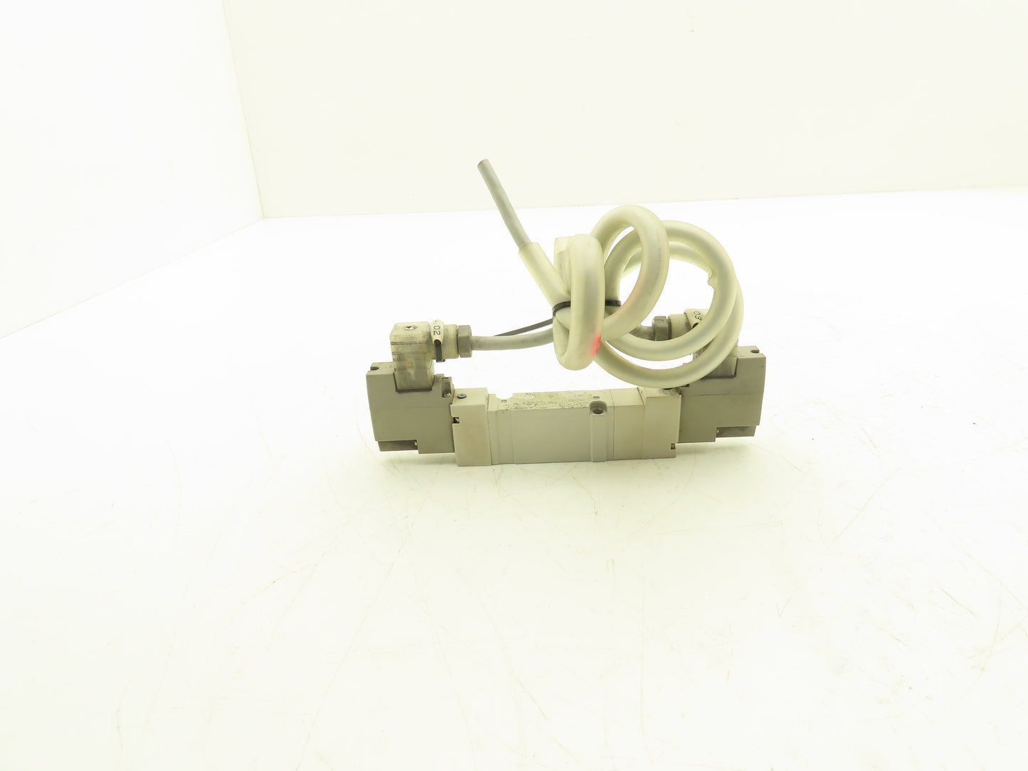 SMC SY7340-5DZ Solenoid Valve 3 Position Closed Center Pilot With Manifold 24VDC