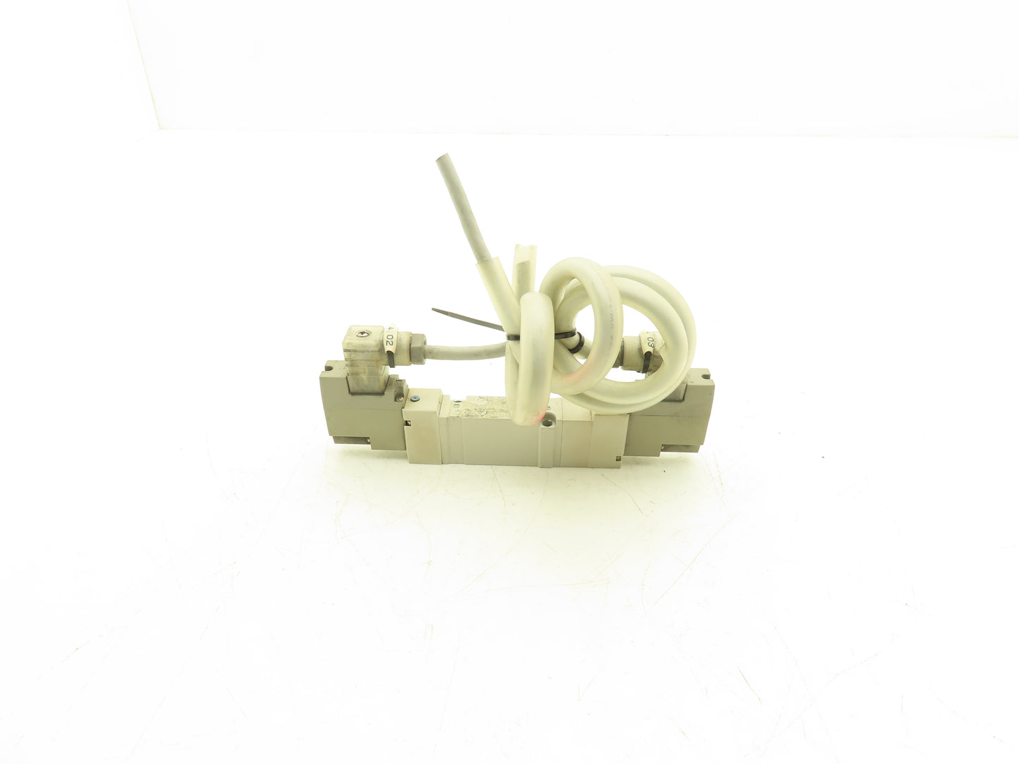 SMC SY7340-5DZ Solenoid Valve 3 Position Closed Center Pilot With Manifold 24VDC