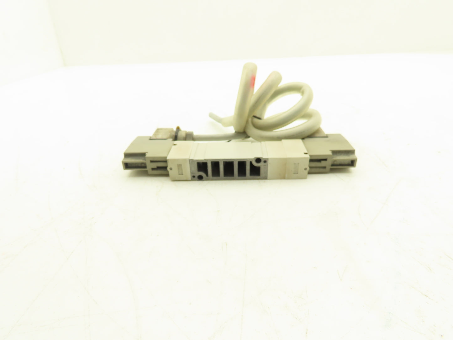 SMC SY7340-5DZ Solenoid Valve 3 Position Closed Center Pilot With Manifold 24VDC