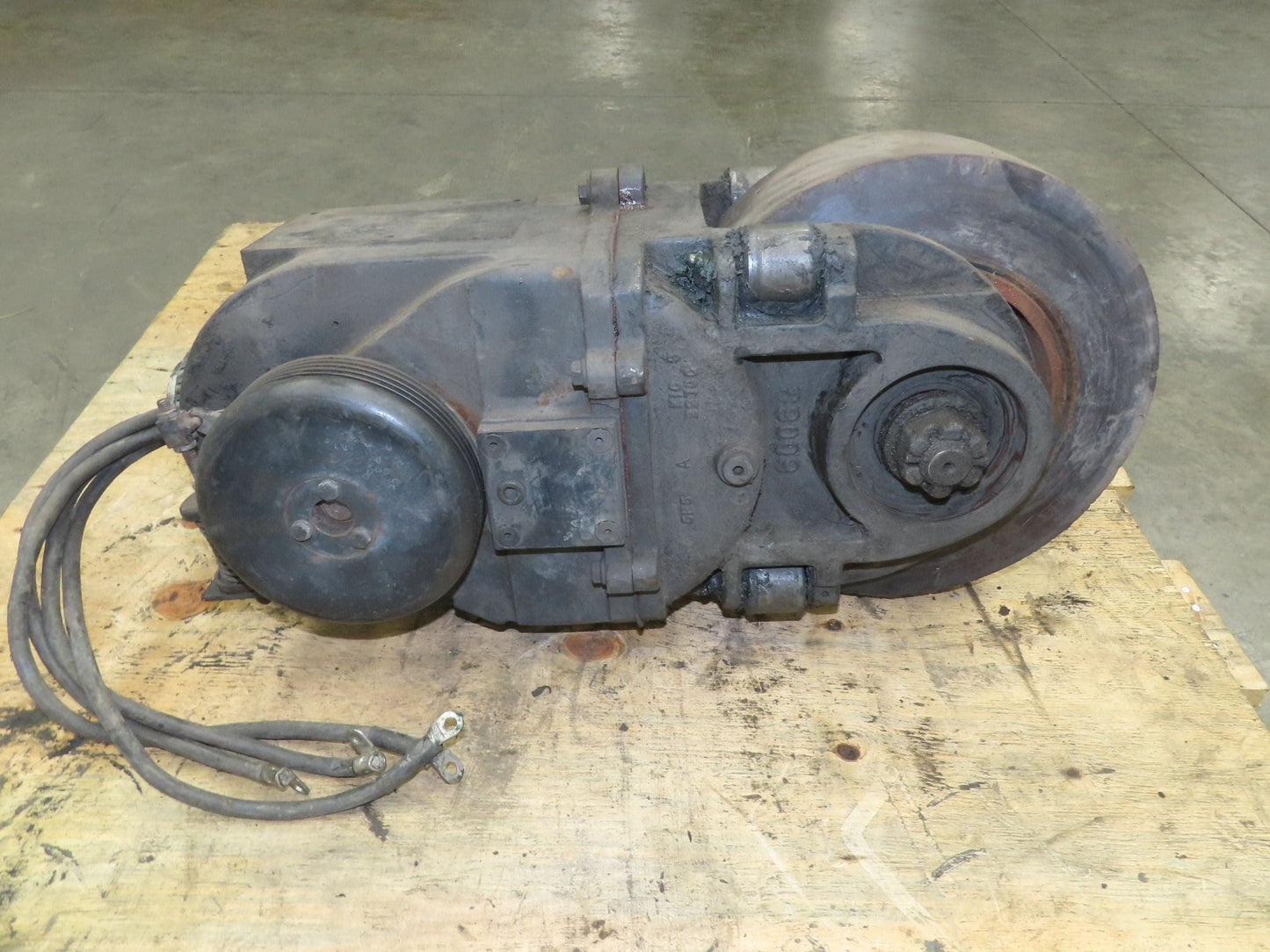 Crown PE 3000 Series PE3540-60 Pallet Jack Rear Drive Assembly Wheel Motor