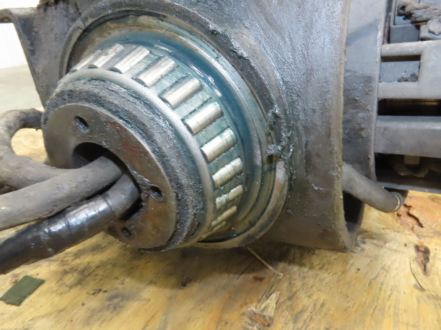 Crown 60PE-27-3 Pallet Jack Rear Drive Assembly Wheel Motor Column