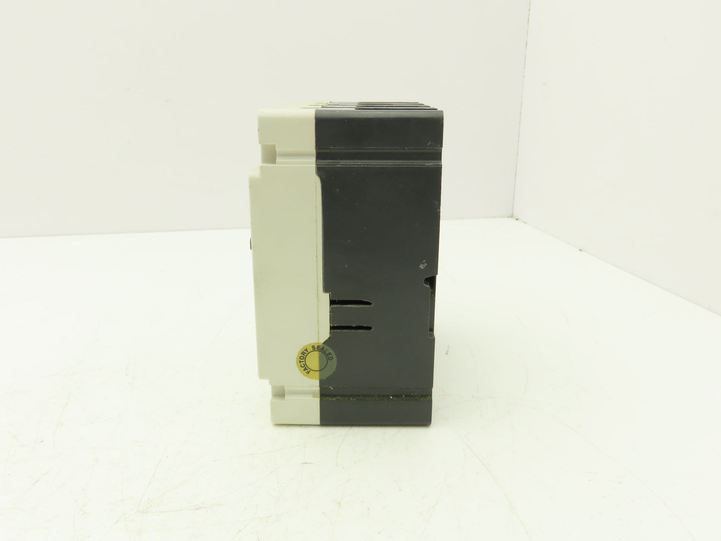 Cutler Hammer FD4060L Industrial Moldedcase Circuit Breaker 60A 4 Pole 600VAC
