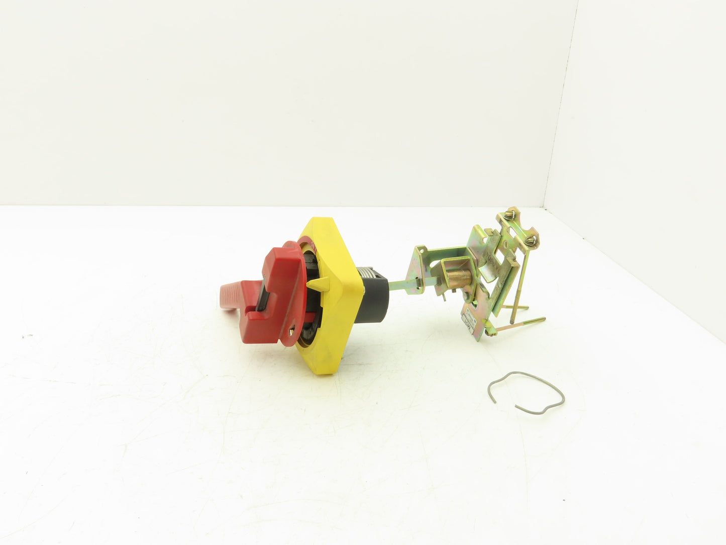 Allen Bradley 198-H2 Circuit Breaker Operator Mechanism Disconnect Handle