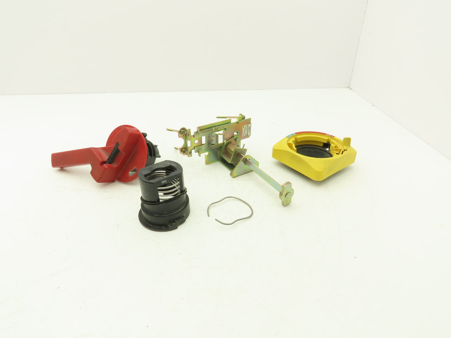 Allen Bradley 198-H2 Circuit Breaker Operator Mechanism Disconnect Handle