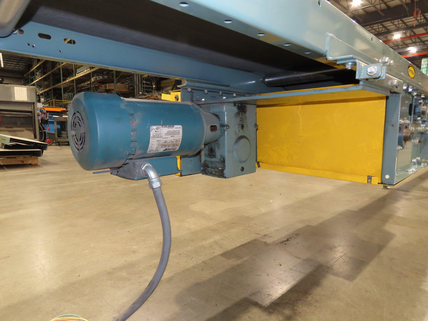 Hytrol 18"x 79' Slider Bed Conveyor 16" Belt 2Hp 230/460V Center Drive 65 FPM