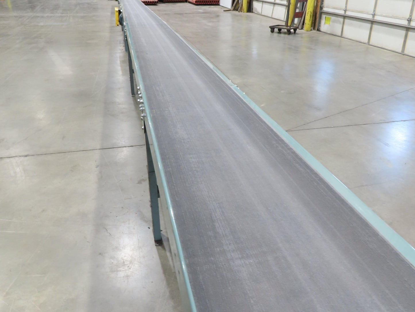 Hytrol 18"x 79' Slider Bed Conveyor 16" Belt 2Hp 230/460V Center Drive 65 FPM