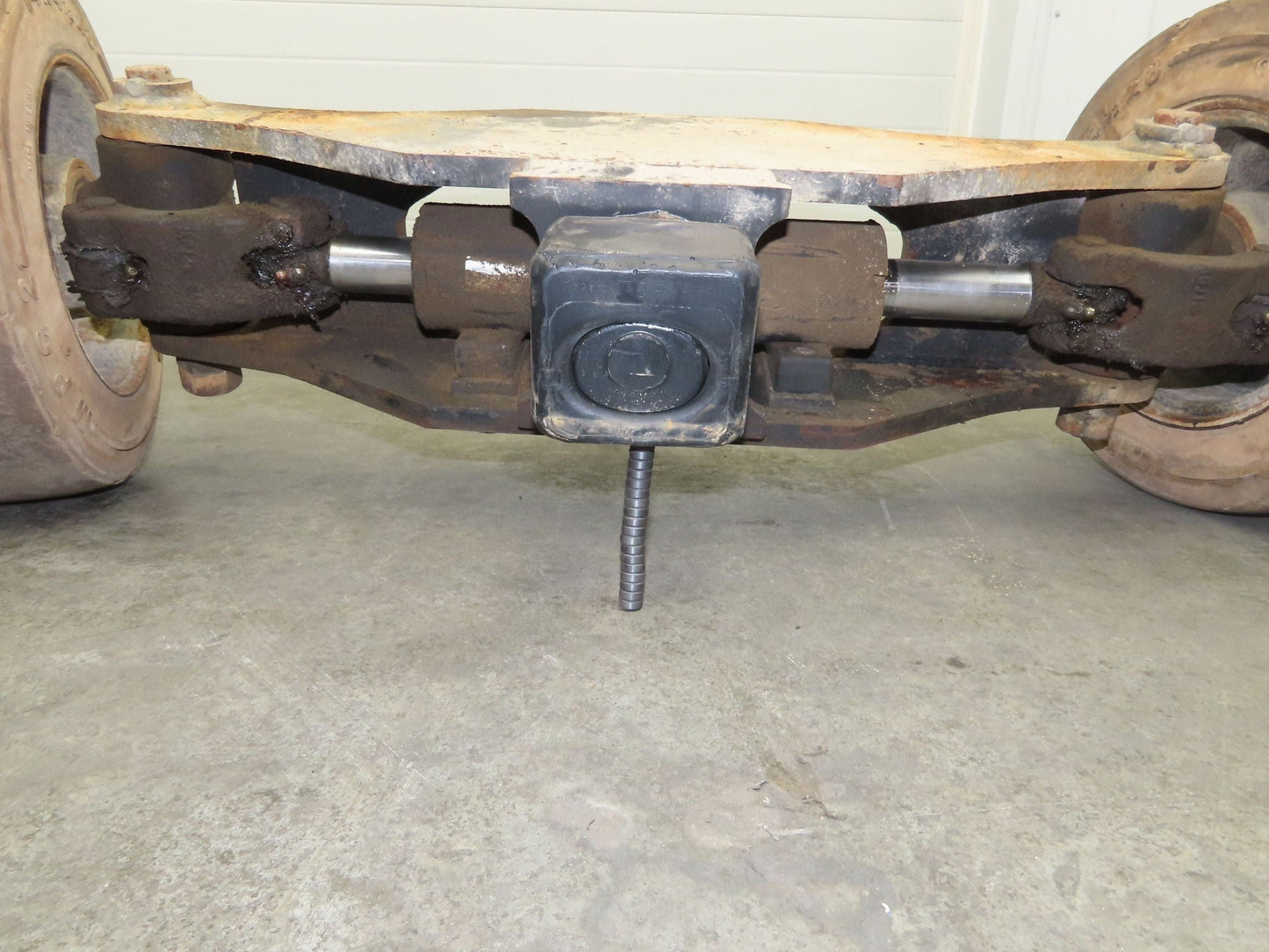 Hyster E30Z Forklift Dual-Wheel Steer Axle Assembly