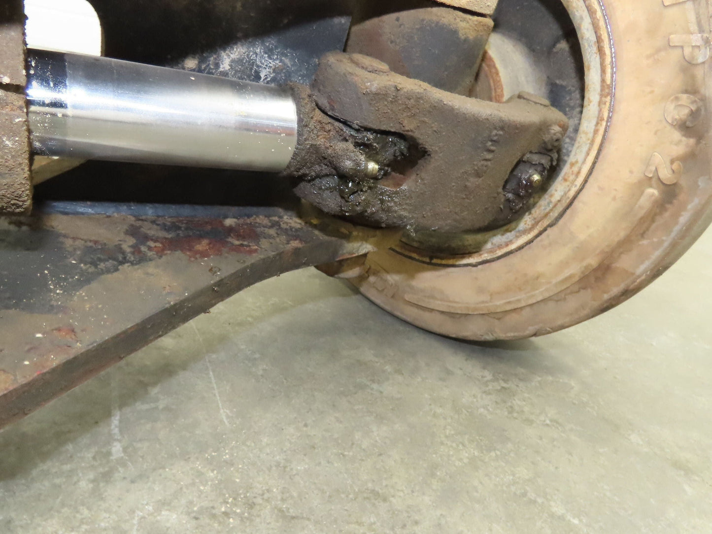 Hyster E30Z Forklift Dual-Wheel Steer Axle Assembly