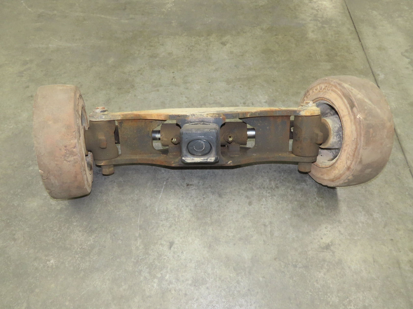 Hyster E30Z Forklift Dual-Wheel Steer Axle Assembly