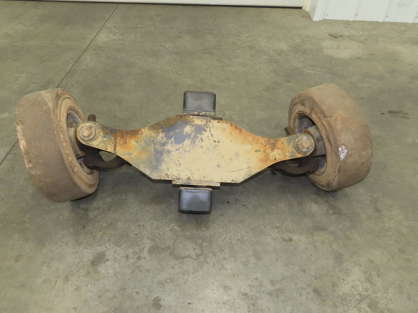 Hyster E30Z Forklift Dual-Wheel Steer Axle Assembly