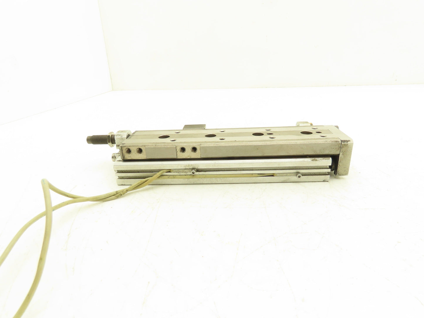 SMC MXQ16L-100B Pneumatic Air Slide Table Guide Cylinder 16mm Bore 100mm Stroke