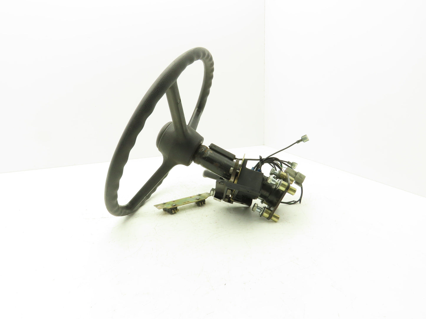 Hyster E60Z Forklift Steering Wheel with Sensors Forward Reverse Control