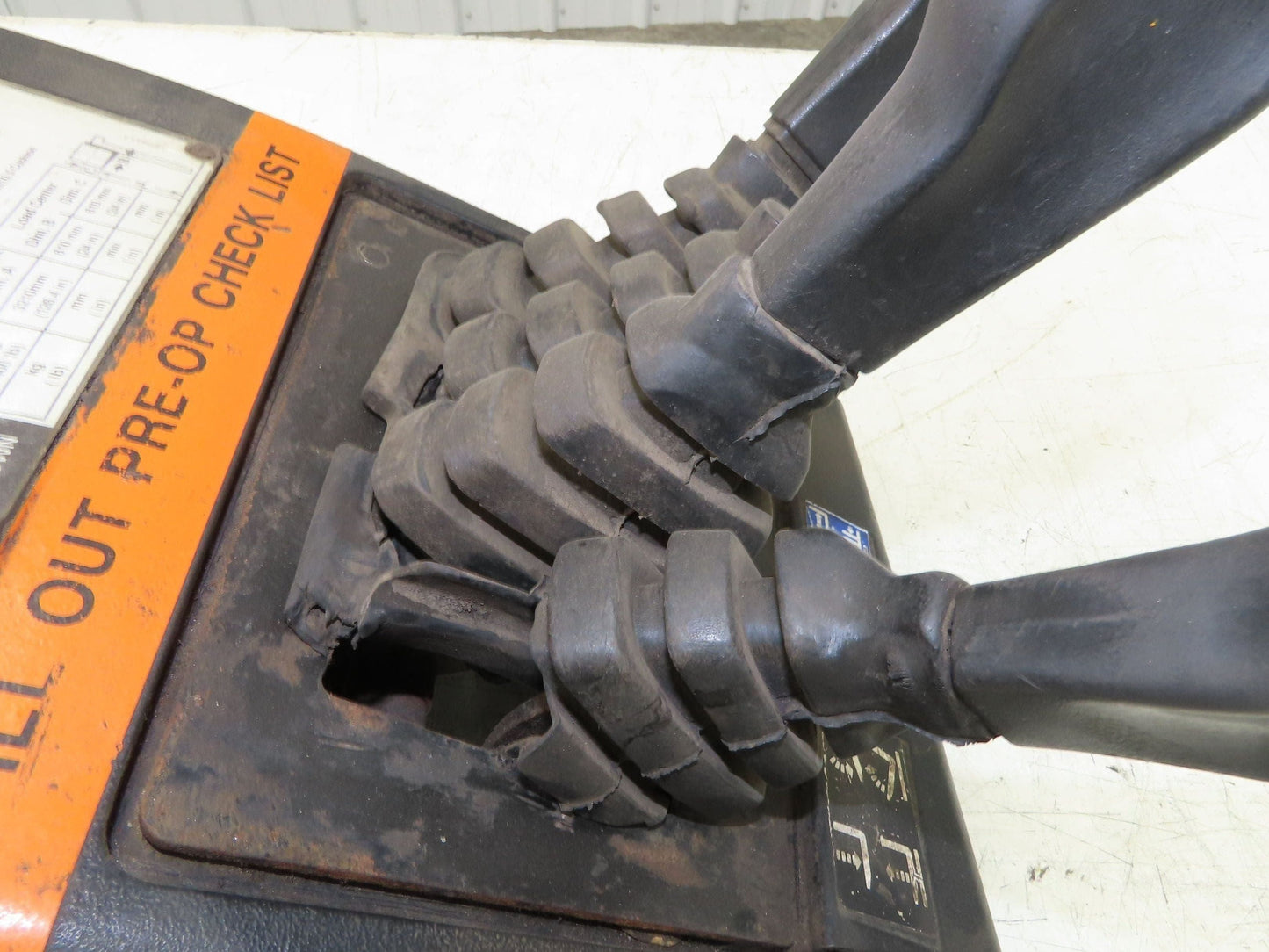 Hyster E60Z Forklift Sideshift 4 Lever Controls And Model Label