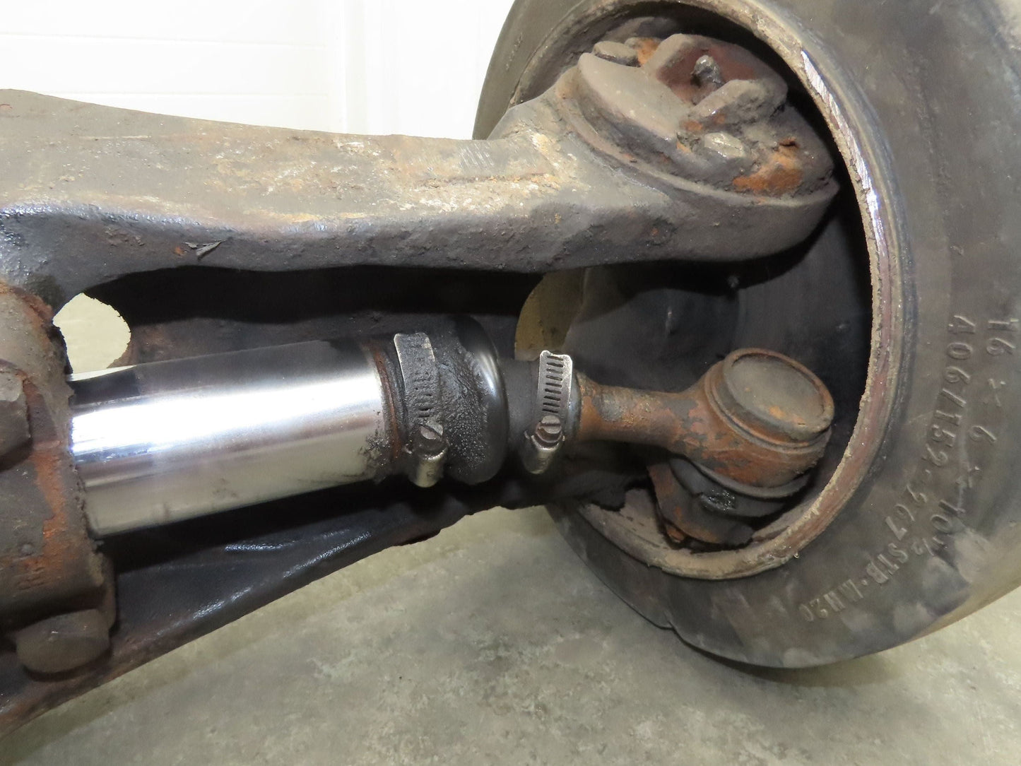 Hyster E60Z Forklift Dual-Wheel Steer Axle Assembly