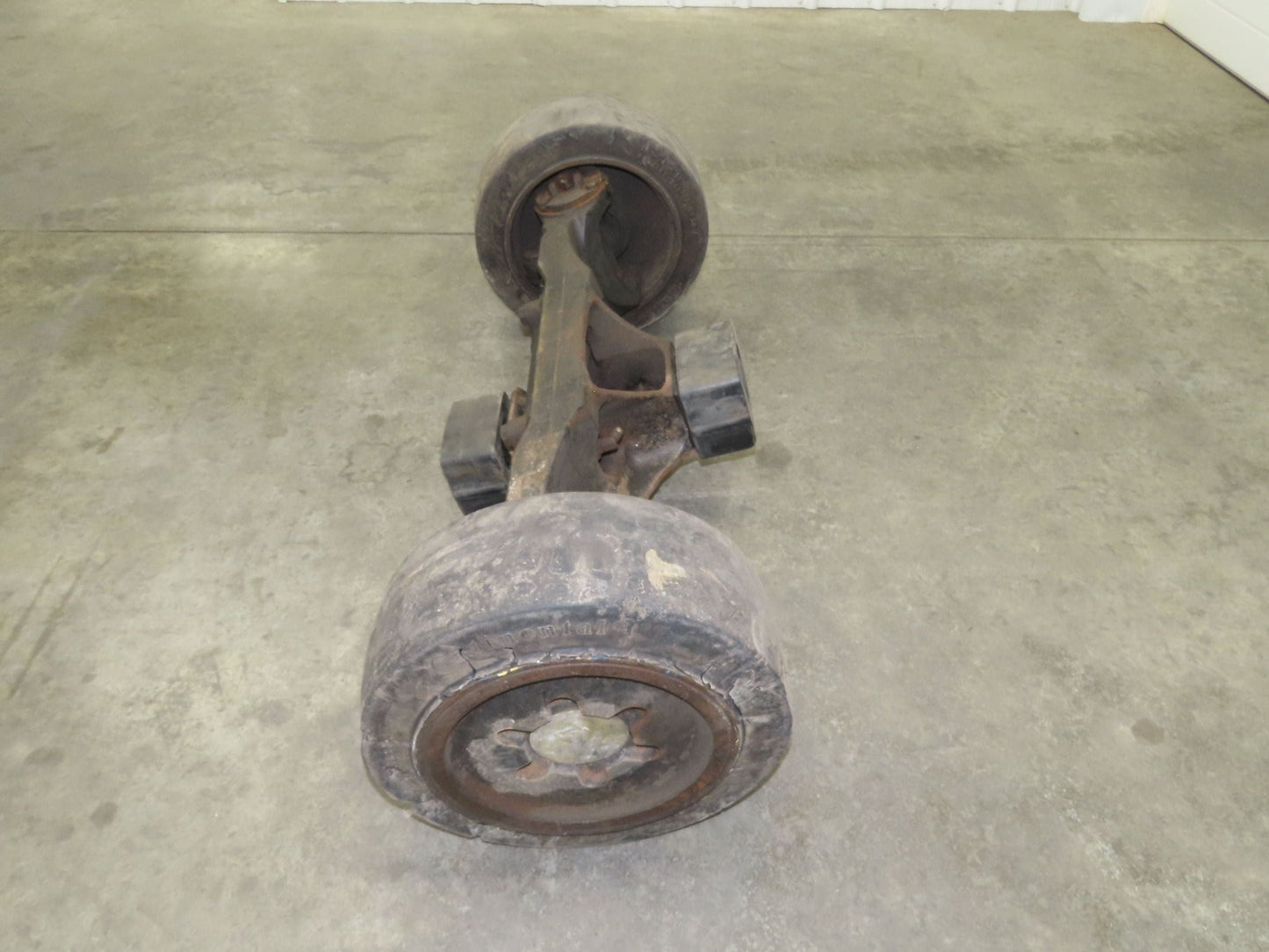 Hyster E60Z Forklift Dual-Wheel Steer Axle Assembly