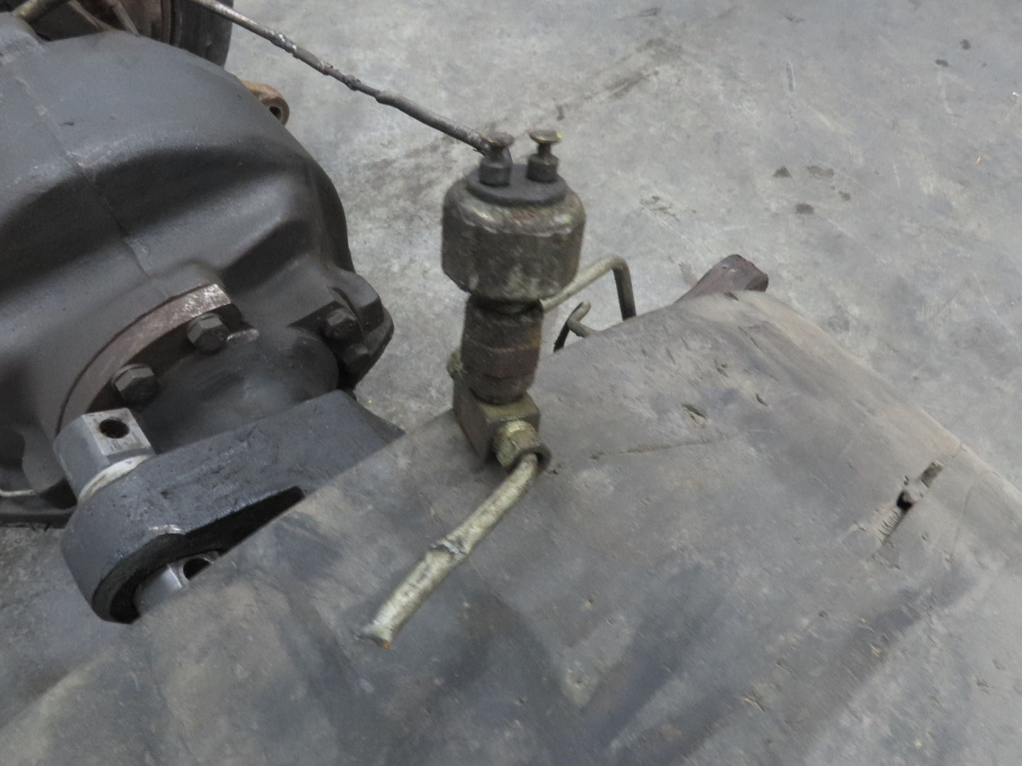 Hyster E60Z Forklift Dual-Wheel Drive Axle Assembly 6-Lug