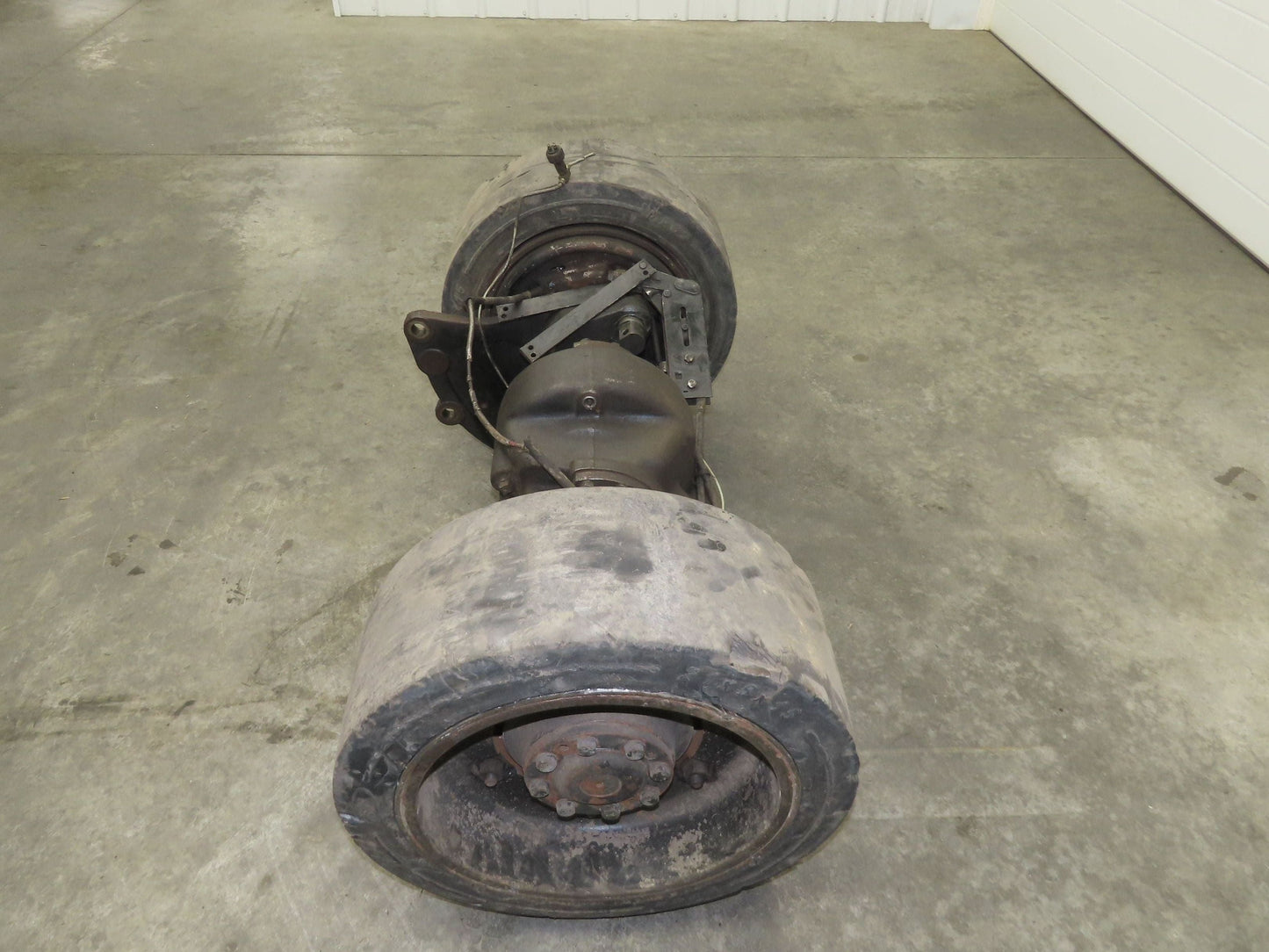 Hyster E60Z Forklift Dual-Wheel Drive Axle Assembly 6-Lug