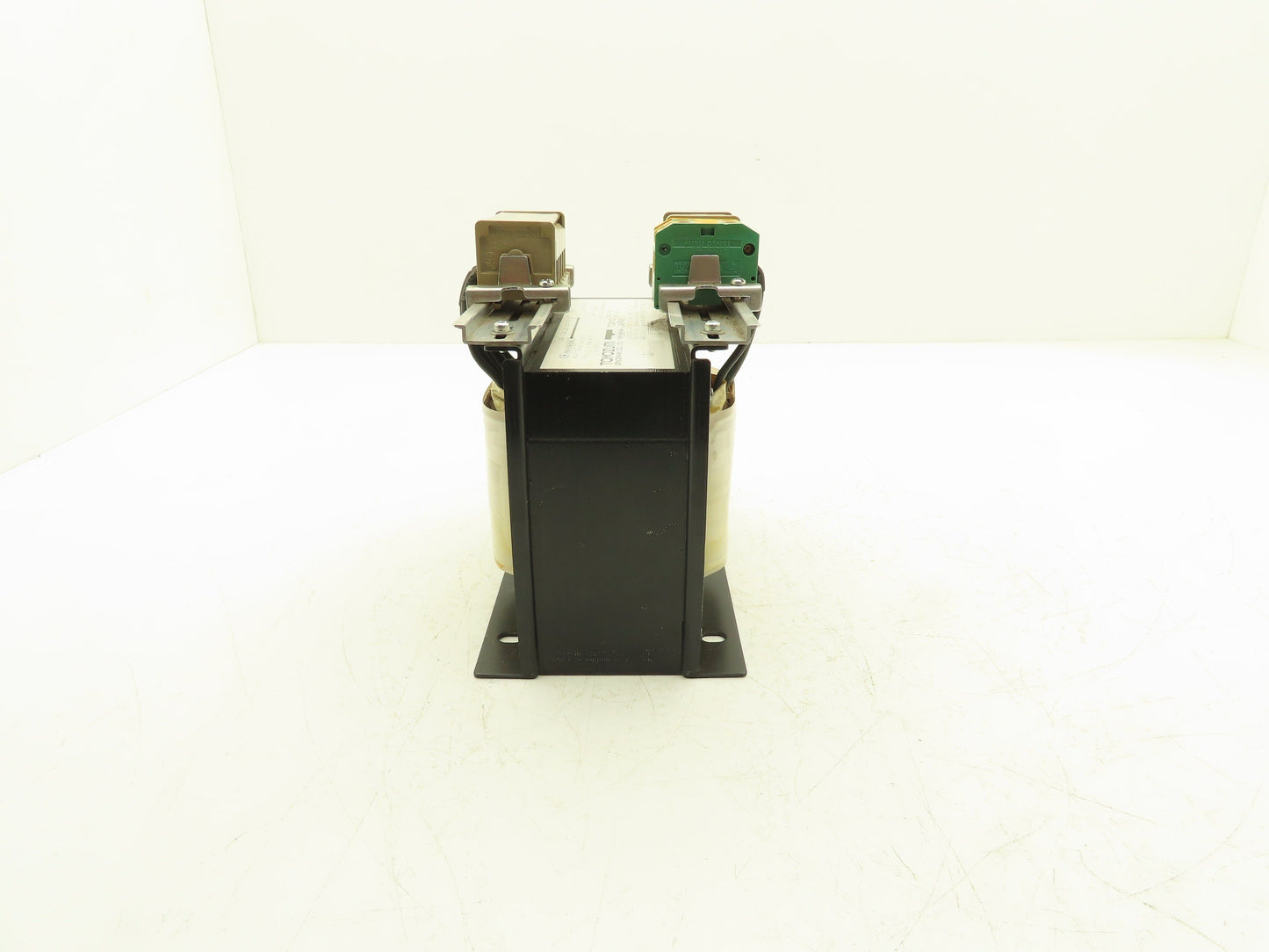 Toyozumi Dengenkiki ES21-01KB1 Transformer 1PH 240-200V Pri 100V Sec 1kVA