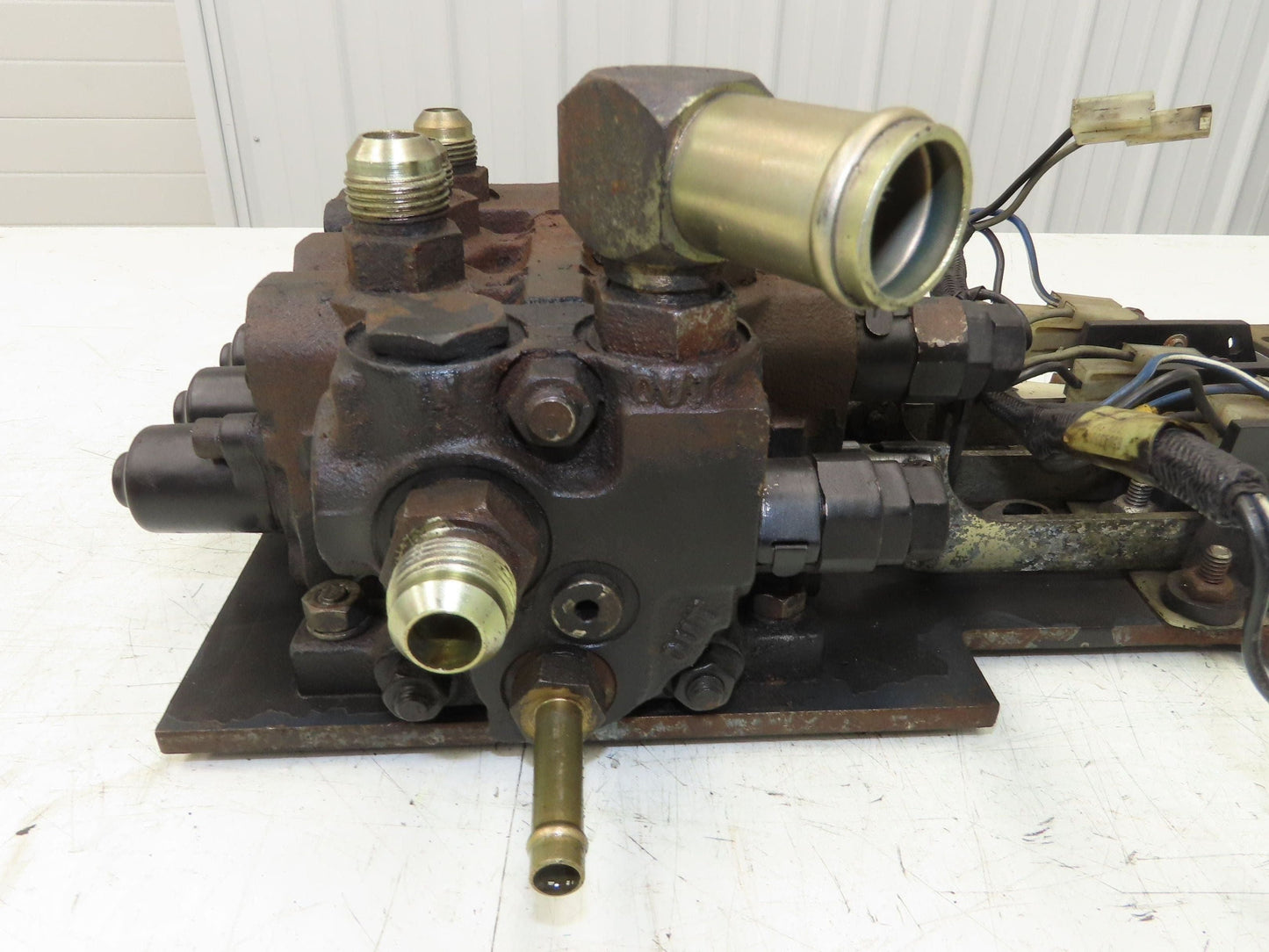 Hyster 3-Lever Hydraulic Spool Valve Forklift Mast Control E60XM2-33