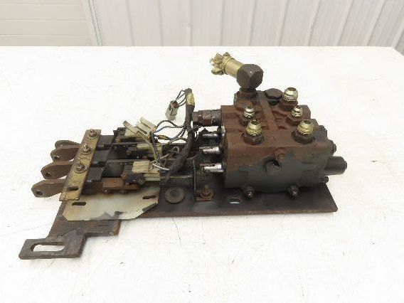 Hyster 3-Lever Hydraulic Spool Valve Forklift Mast Control E60XM2-33