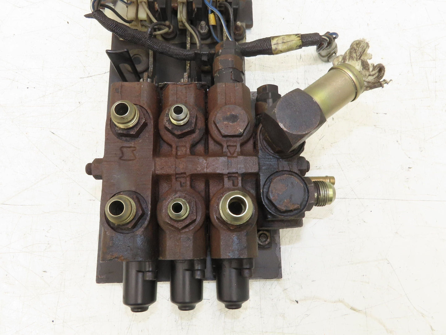 Hyster 3-Lever Hydraulic Spool Valve Forklift Mast Control E60XM2-33