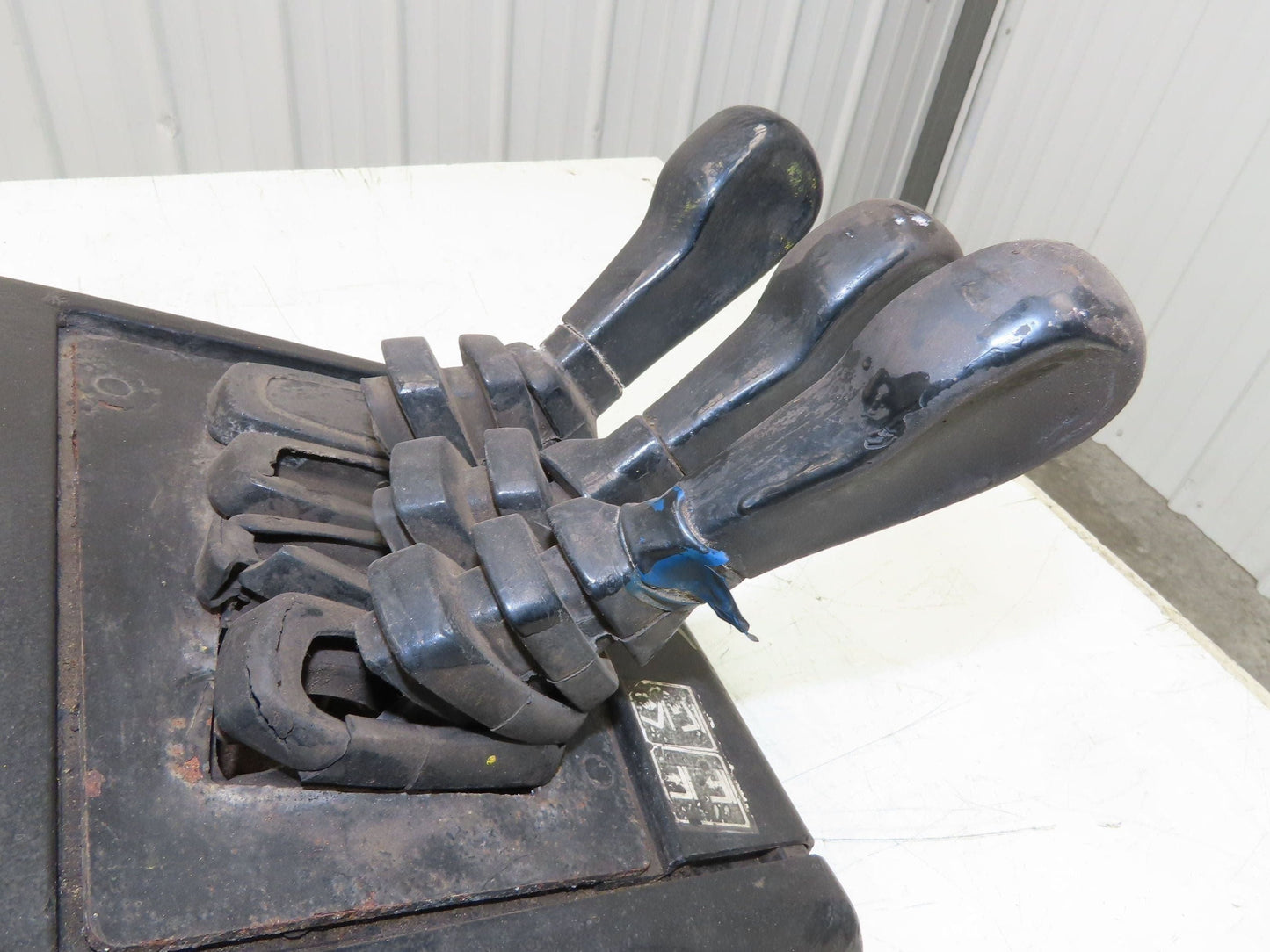 Hyster E60XM2-33 Forklift Sideshift 3 Lever Controls And Model Label