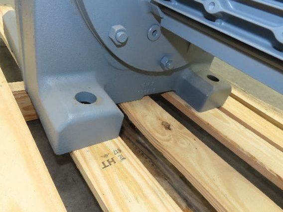 Sew-Eurodrive R137DRE132M4 Helical Gearmotor 222.6:1 Inline Reducer 7.5Hp 480V