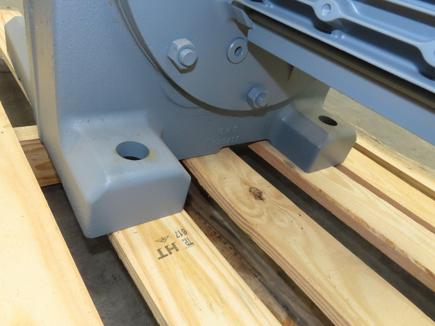 Sew-Eurodrive R137DRE132M4 Helical Gearmotor 222.6:1 Inline Reducer 7.5Hp 480V