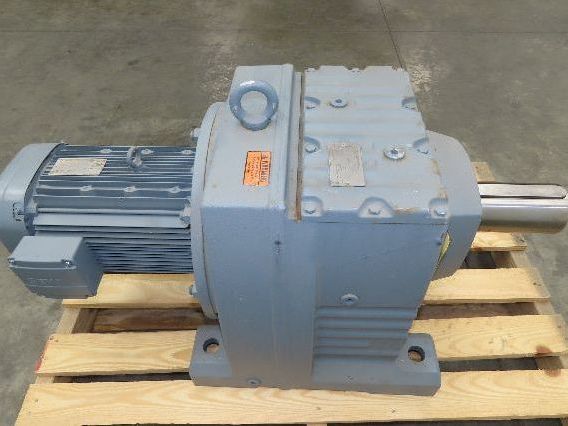 Sew-Eurodrive R137DRE132M4 Helical Gearmotor 222.6:1 Inline Reducer 7.5Hp 480V
