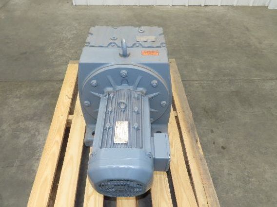 Sew-Eurodrive R137DRE132M4 Helical Gearmotor 222.6:1 Inline Reducer 7.5Hp 480V