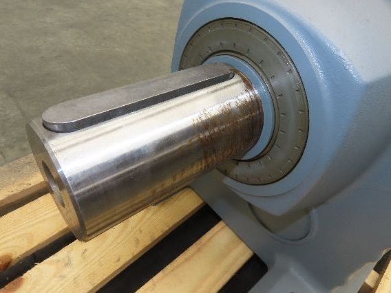 Sew-Eurodrive R137DRE132M4 Helical Gearmotor 222.6:1 Inline Reducer 7.5Hp 480V