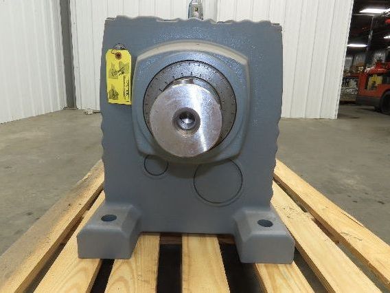 Sew-Eurodrive R137DRE132M4 Helical Gearmotor 222.6:1 Inline Reducer 7.5Hp 480V