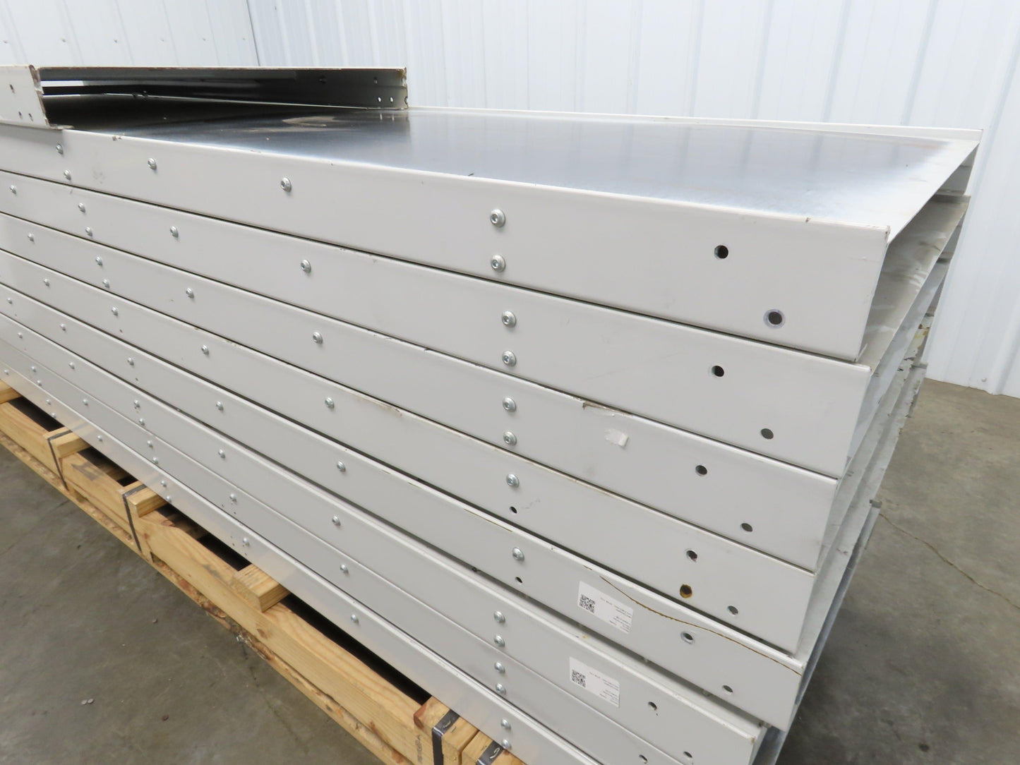 Hytrol FXG Parcel Belt Conveyor 30" x 86' White Slider Bed Sections -No Drive