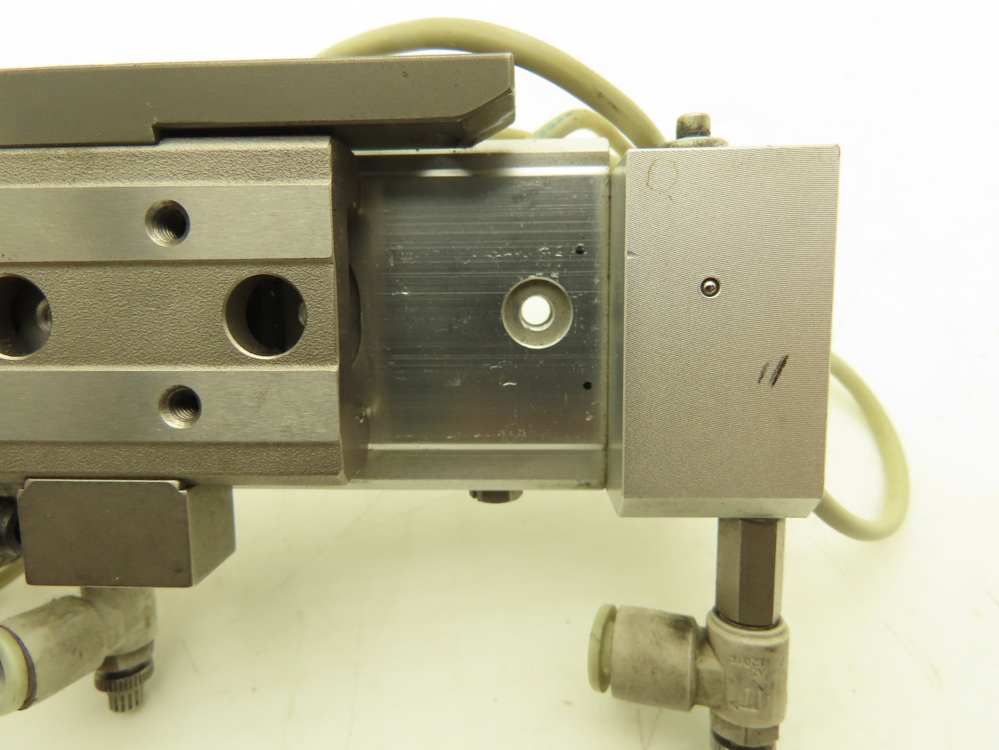 SMC MXQ12L-40CSFR Pneumatic Air Slide Table Cylinder End Lock 12mm x 40mm Stroke