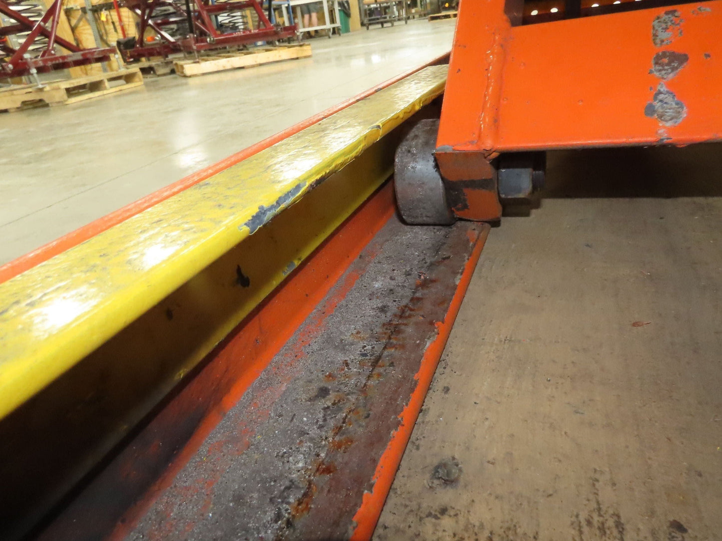Air Pneumatic Scissor Lift Table 4000lb Cap 64x98" Swivel Top 24" Travel
