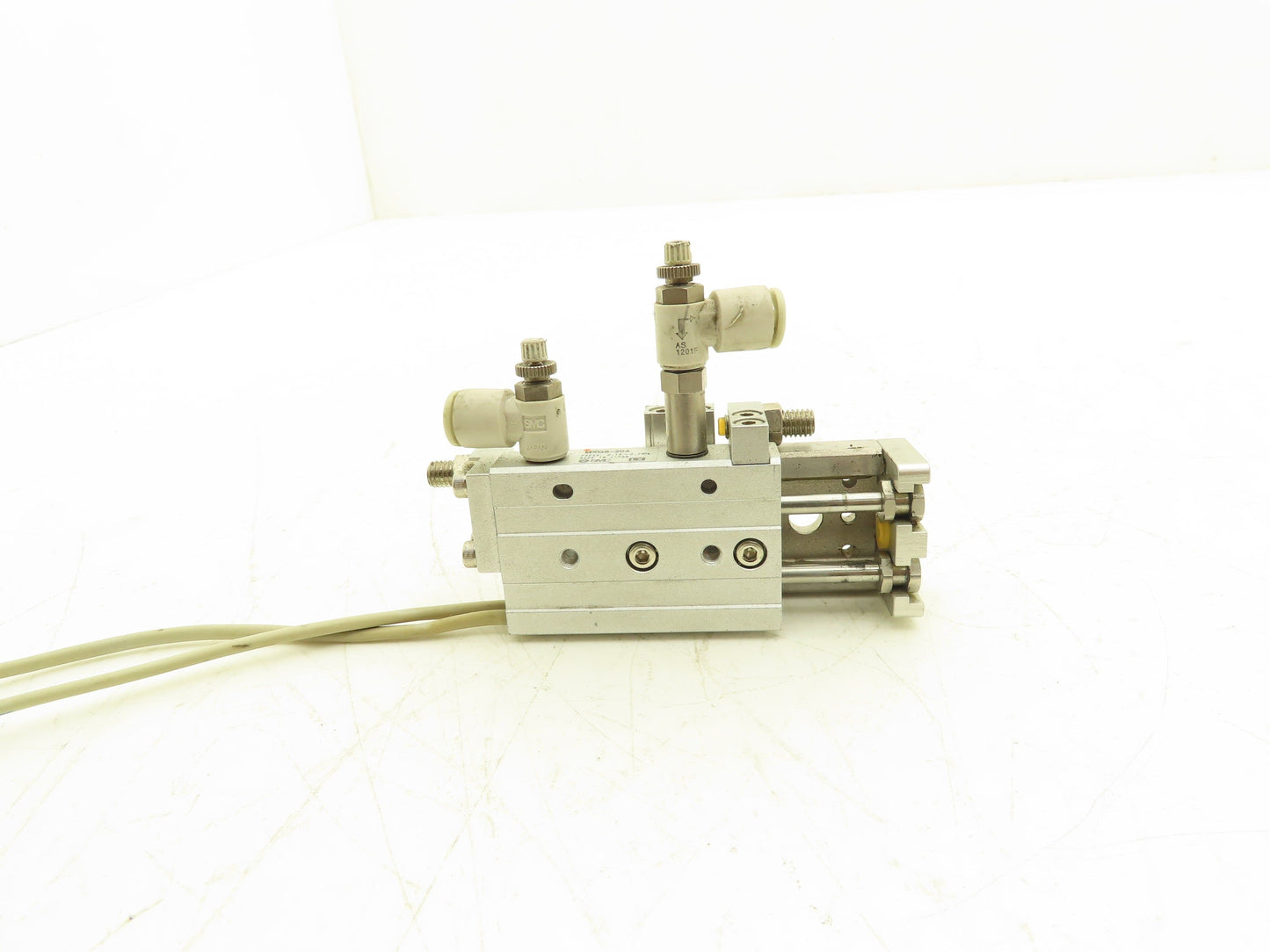 SMC MXQ8-20A Pneumatic Air Slide Table Cylinder w/Stops 8mm Bore 20mm Stroke