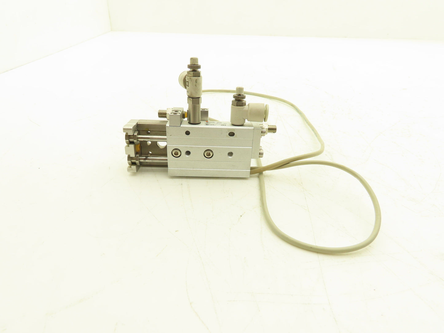 SMC MXQ8L-20A Pneumatic Air Slide Table Cylinder w/Stops 8mm Bore 20mm Stroke