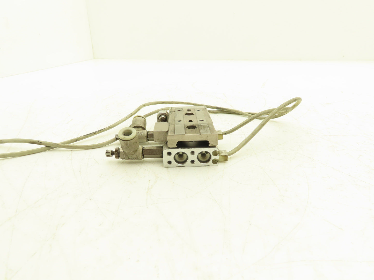 SMC MXQ8L-20CS Pneumatic Air Slide Table Cylinder w/Stops 8mm Bore 20mm Stroke