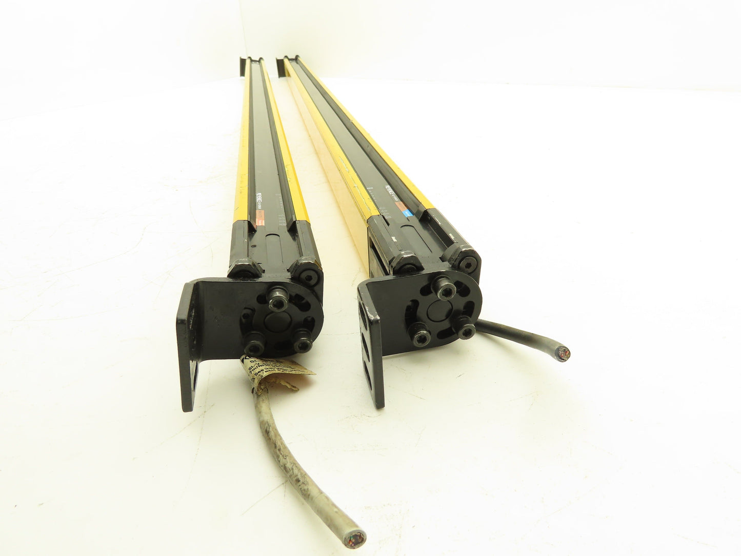 Keyence SL-V26LM Safety Light Curtain 1000mm 24VDC Transmitter Receiver Set