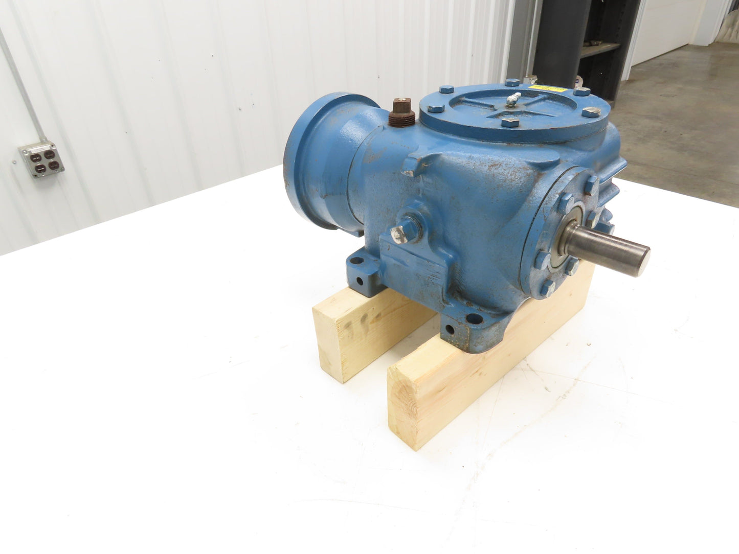 Cone Drive MHV30X-0B Worm Gearbox 5:1 Reducer 350 RPM Vertical Output