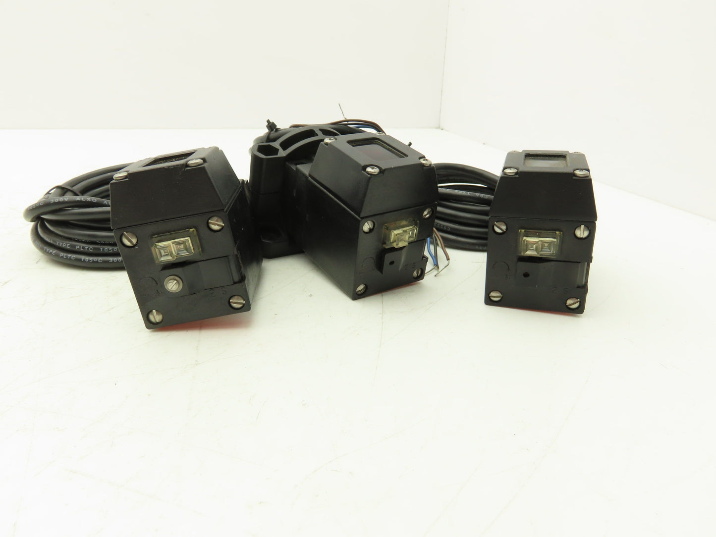 Honeywell CCS1100 Photoelectric Switch 1 Meter Polarized Retro Lot of 3