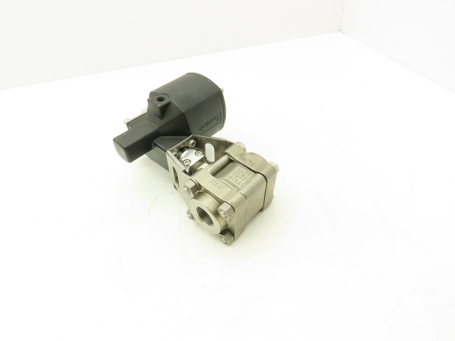 Swagelok 133 DA SS-R65CF12-33D Actuator Ball Valve 3/4" NPT Double Acting