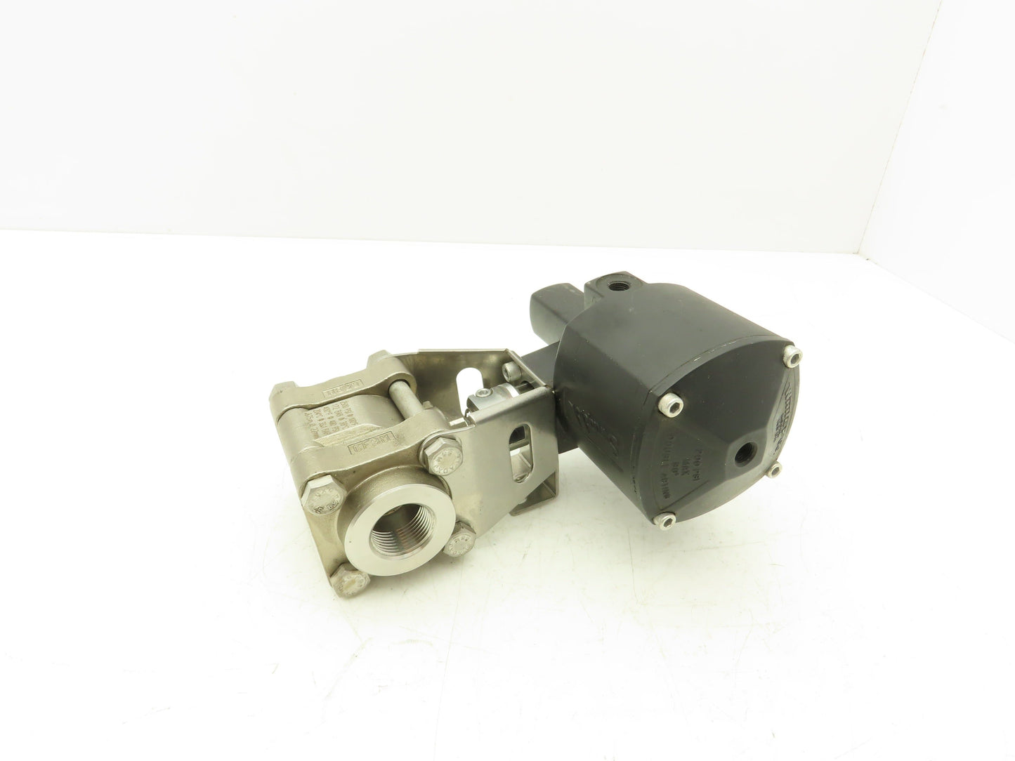 Swagelok 133 DA SS-R65CF12-33D Actuator Ball Valve 3/4" NPT Double Acting