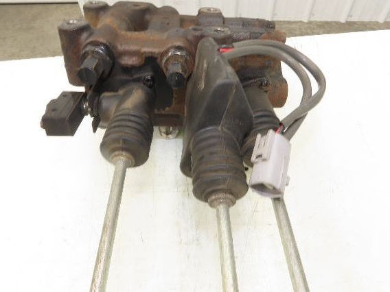 Toyota 7FBH25 Electric Forklift Hydraulic Control Lever Leveling System Assembly