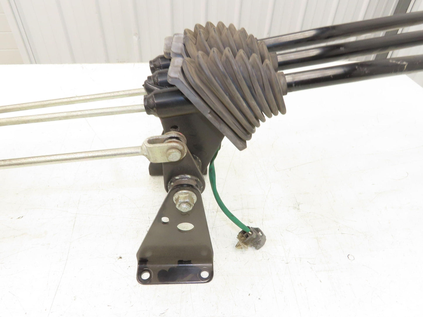 Toyota 7FBH25 Electric Forklift Hydraulic Control Lever Leveling System Assembly